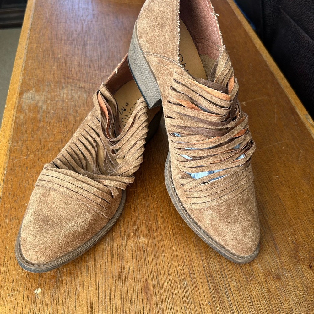 Coconuts by Matisse Tan faux Suede booties with back zipper